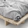 日本：日本風のベッド、デンマーク風のタッチ、上質な無垢材