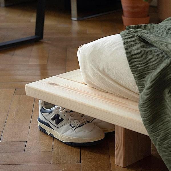 Japón: una cama de inspiración japonesa, un toque danés y una madera maciza  de calidad Cama JAPAN, estructura de madera natural en bruto, futón confort  - Para colchones de 140 x 200