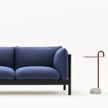 BOWLER : table d&rsquo;appoint compacte en acier et base en granit massif. HAY