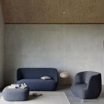 CLAY par SOFTLINE, un fauteuil, un sofa, un pouf : un design organic, &eacute;l&eacute;gant et minimaliste.