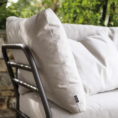 PUI, a quality cushion for your outdoor furniture. HOUE