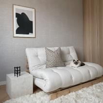 ROOTS 140 : un sofa compact 140 cm convertible en lit. Pin massif, nombreux coloris. Karup design.