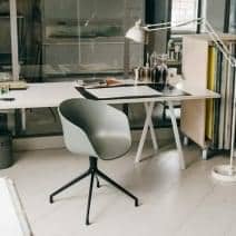 La Table LOOP par HAY est belle, design et abordable. Un beau choix de dimensions et de finitions