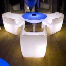 Le Fauteuil lumineux TRANSLATION ARMCHAIR donne de la vie &agrave; vos soir&eacute;es, indoor et outdoor