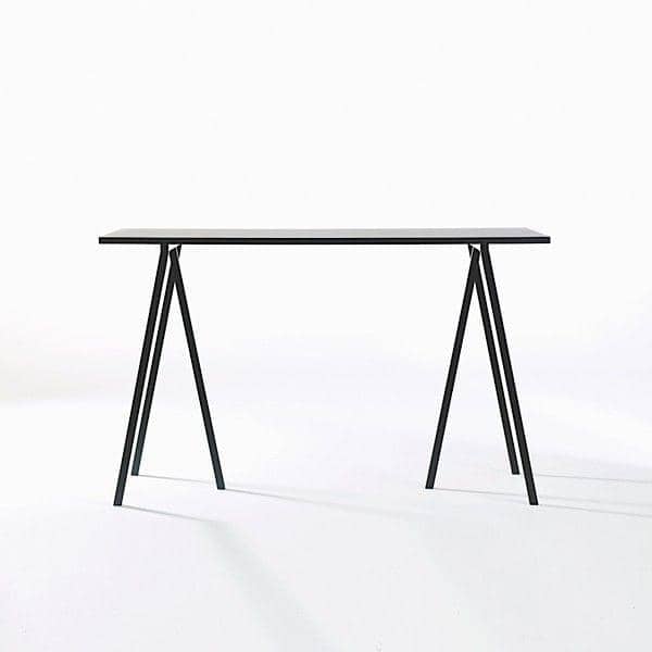 La Table haute LOOP par HAY est belle, design et abordable. Une table conviviale et facile à vivre