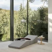 La Chaise Longue ou grand pouf EASY, graphique, tr&egrave;s confortable - dans votre salon ou en terrasse, elle s'adapte &agrave; toutes les situations