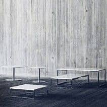 Table basse ou table d'appoint HELLO : pratique et sobre