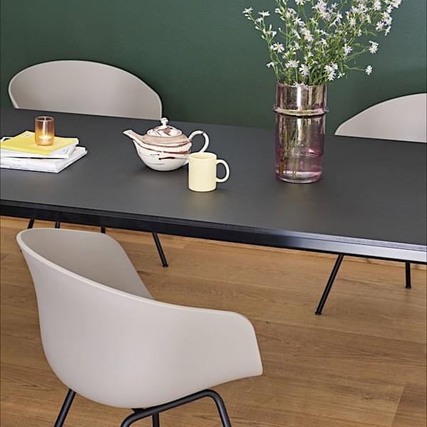 Der T12 Esstisch oder Schreibtisch von HAY. Nordic-Design, so perfekt!