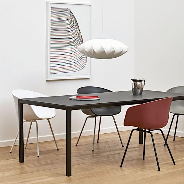 Der T12 Esstisch oder Schreibtisch von HAY. Nordic-Design, so perfekt!