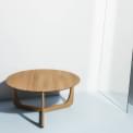 Der LILI Lounge Table erinnert an eine Seerose, Møbel