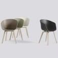 ABOUT Μια CHAIR - Κωδ. AAC22 και AAC42 - κέλυφος από πολυπροπυλένιο, προαιρετικά σταθερό μαξιλάρι, τη δομή σε ξύλο δρυός, δύο ύψη, HEE WELLING και HAY