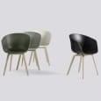 Le fauteuil About a Chair par HAY - réf. AAC22 et AAC42 - assise en polypropylène, coussin fixe en option, piétement en chêne, 2 hauteurs pour l'assise - l'art du design nordique