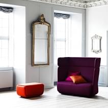 BASKET, un fauteuil et un sofa cosy et intimistes. SOFTLINE