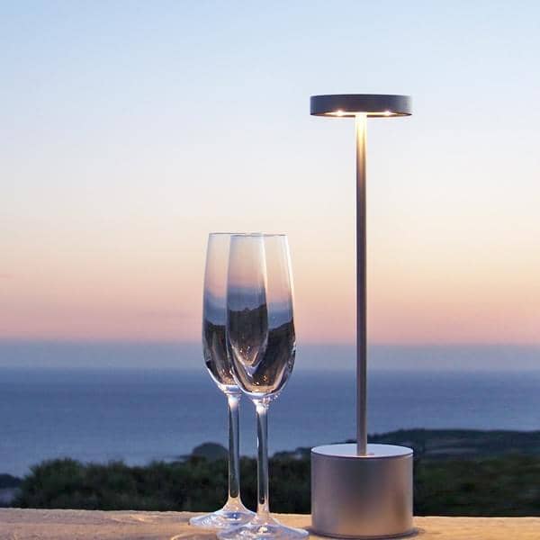 Lampe de table nomade sans fil à Leds Luxciole chrome satin - Le Site Du  Cuir