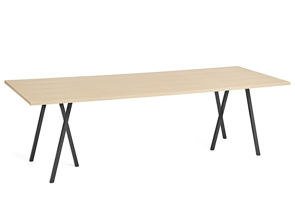 餐桌 - 250×92.5点¯x74厘米（长x宽x高）：包括横梁（安装在顶板下） - 橡木，橡木邊緣，黑漆鋼底座，包括橫桿