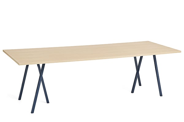 餐桌 - 250×92.5点¯x74厘米（长x宽x高）：包括横梁（安装在顶板下） - 橡木，橡木邊緣，深藍色漆鋼底座，包括橫桿