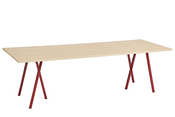 餐桌 - 250×92.5点¯x74厘米（长x宽x高）：包括横梁（安装在顶板下） - 橡木，橡木邊緣，紅漆鋼底座，包括橫桿