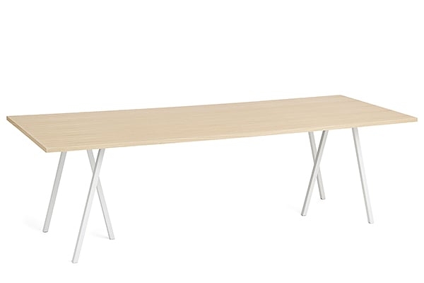 餐桌 - 250×92.5点¯x74厘米（长x宽x高）：包括横梁（安装在顶板下） - 橡木，天然橡木邊緣，白漆鋼底座，包括橫桿