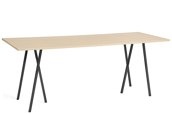 餐桌 - 250×92.5点¯x97厘米（长x宽x高）：包括横梁（安装在顶板下） - 橡木，橡木邊緣，黑漆鋼底座，包括橫桿