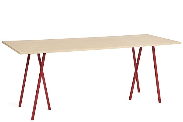 餐桌 - 250×92.5点¯x97厘米（长x宽x高）：包括横梁（安装在顶板下） - 橡木，橡木邊緣，紅漆鋼底座，包括橫桿