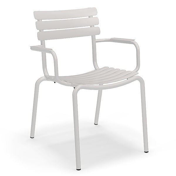 ALUA, una silla de comedor de aluminio versátil y apilable, con o sin...
