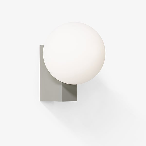 JOURNEY SHY1 et SHY2, applique ou lampe à poser au design géométrique, par &TRADITION