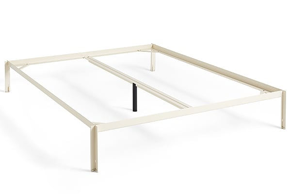 CONNECT-seng: stålkonstruksjon, høyteknologi og minimalistisk design.