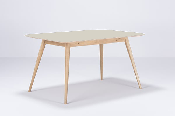 STAFA, elegante e refinada mesa de carvalho maciço, por GAZZDA