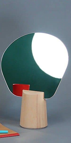 Ping Pong, miroir sur pied, tilleul massif, multiplis hêtre et verre, design éco-responsable