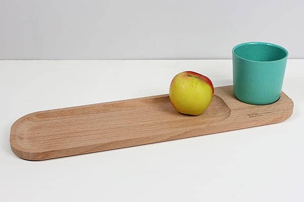 BISTRO 2, bøgetræ servering bord med kop, massiv bøg og bambus fiber, miljøvenligt design