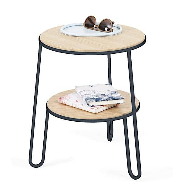 Anatole桌子由Hartô，橡木单板和钢管组成