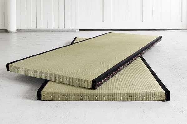 榻榻米：日本传统的日式床铺。 100％天然。