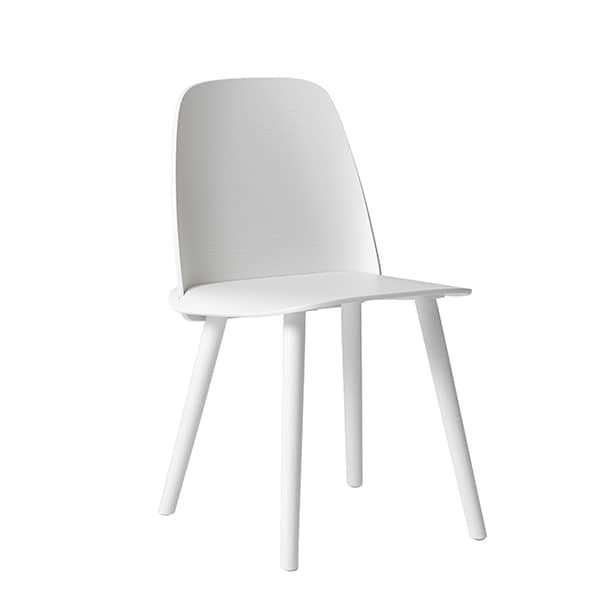 La sedia NERD, dove lo schienale e il sedile sono assemblati in modo invisibile. Muuto