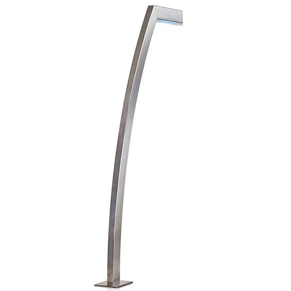 Saphira, une lampe spécialement conçue pour l'extérieur, en acier inox.