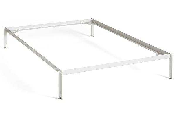 CONNECT seng: stålkonstruktion, højteknologi og minimalistisk design.