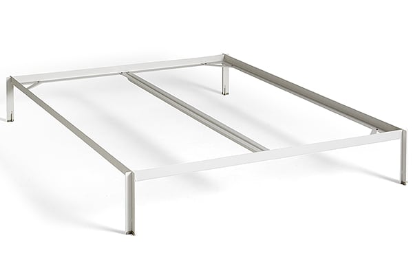 CONNECT-seng: stålkonstruksjon, høyteknologi og minimalistisk design.