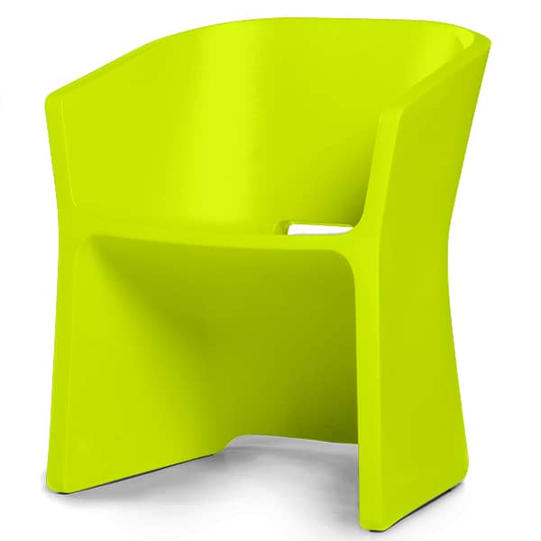 THE SLICED CHAIR, with its curved outline, goes easily from indoor to outdoor, QUI EST PAUL