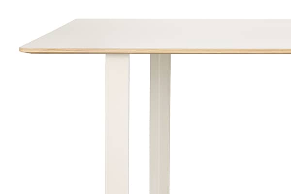 70/70, tavolo in alluminio, design e funzionale