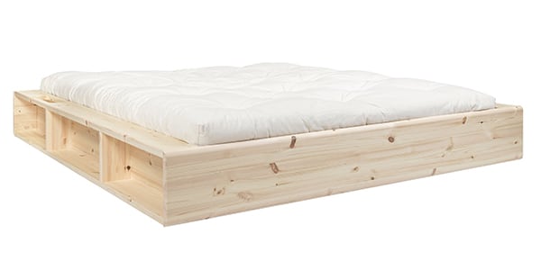 Ziggy, en seng lavet i massivt træ, designet til at være praktisk og funktionel